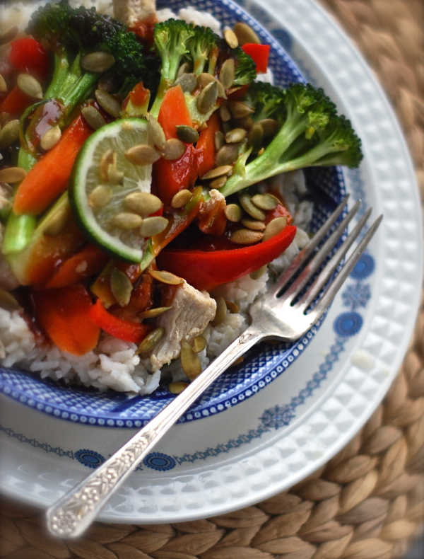 broccoli chicken stir fry bowl with lyle’s sweet hot sauce + dinner bowl recipe collection